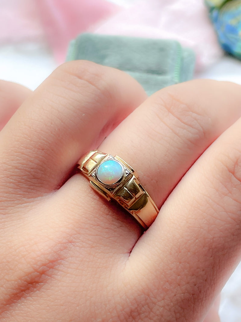 10k Vintage White Opal Cabochon Ring