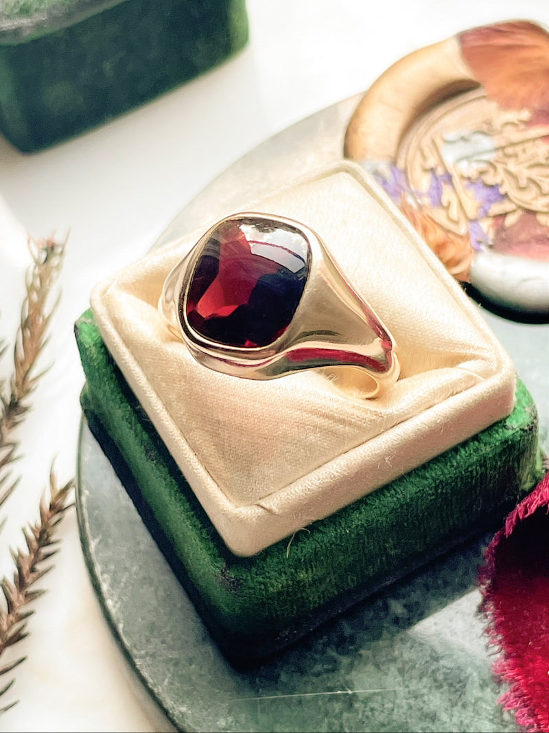 14k Vintage Buff Top Cabochon Garnet Signet Ring