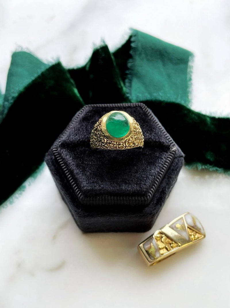 18k Emerald Cabochon Floral Etched Ring