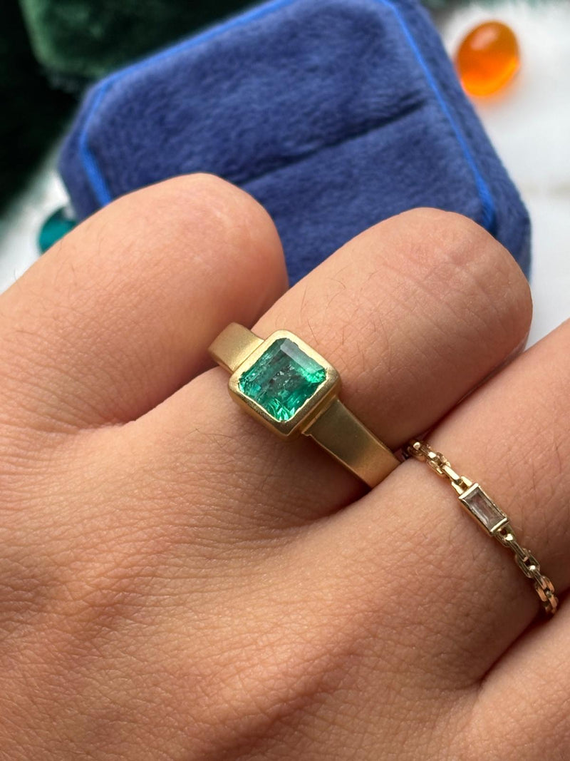 18k Brushed Finish 1.10cttw Natural Emerald Ring