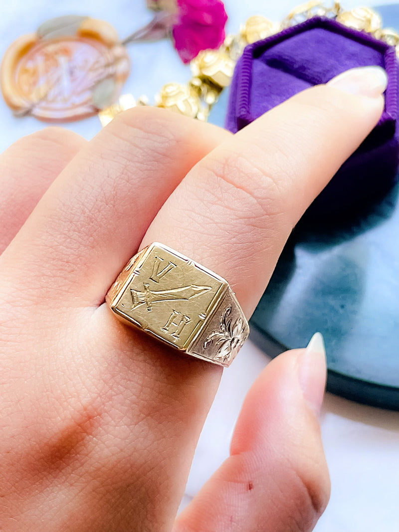 18k Vintage Etched Signet Ring