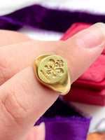 18k Vintage Fluer de Lis Signet Ring