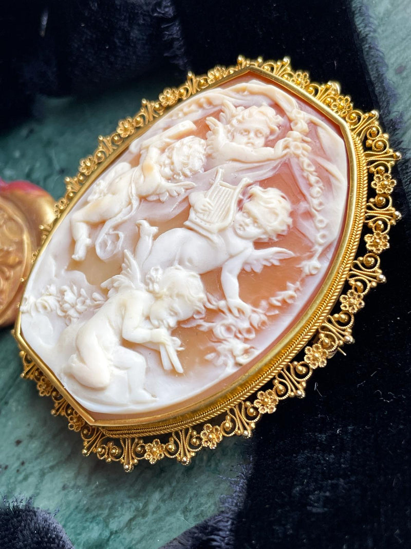 15k Victorian Etruscan Revival Shell Cameo Brooch