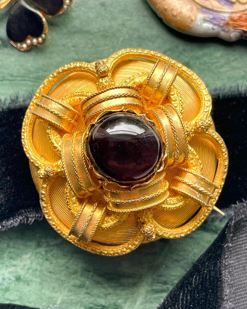 15k Victorian Garnet Cabochon Gold Brooch